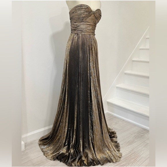 Oscar De La Renta Strapless Ruched Lamé Gown Size 6 - Picture 4 of 11